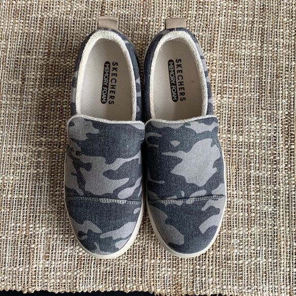 Skechers Camo Slip-On Comfort Shoes 6.5 - Picture 1 of 8